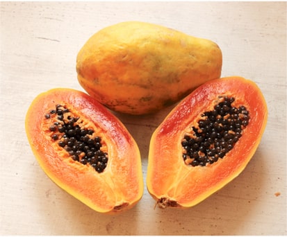 Papaya fresca disponible en Lucero’s
